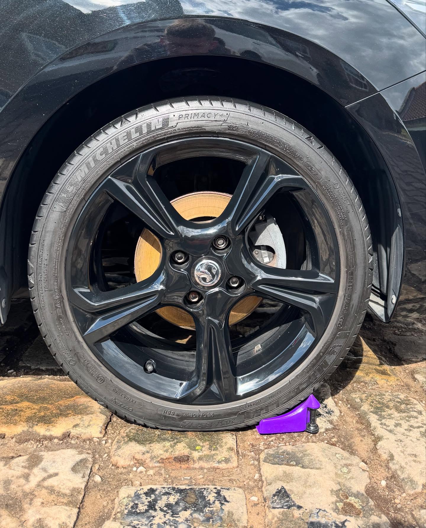 car wheel alloy cleaning