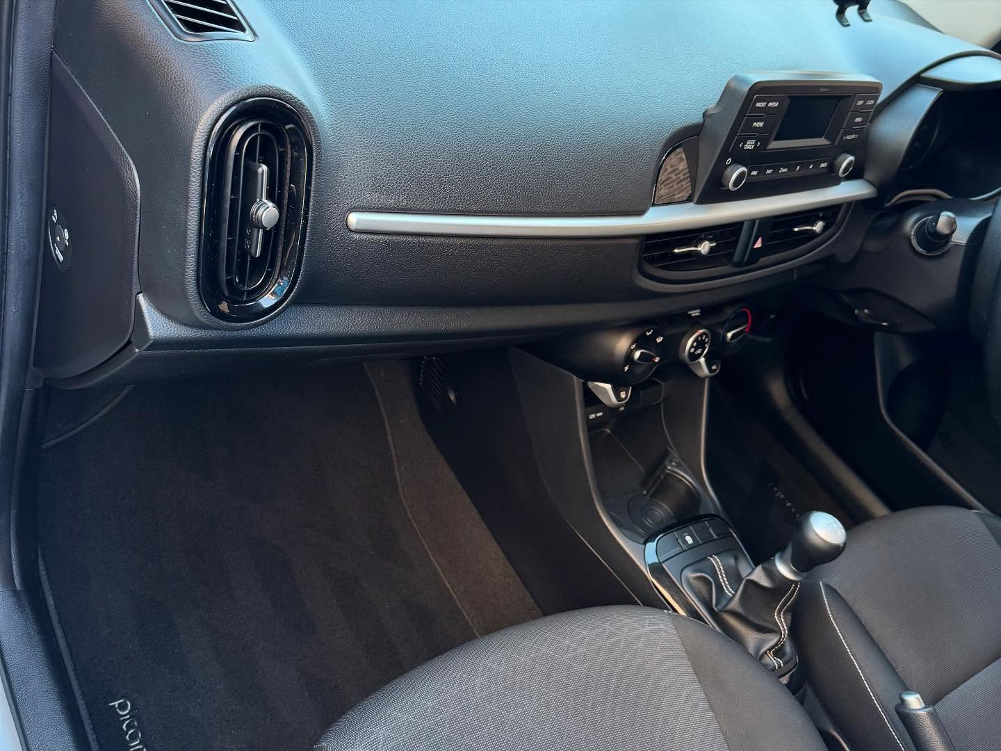 car interior cleaning valeting services